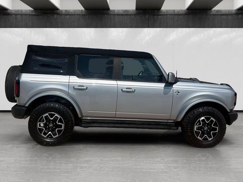 Used 2024 Ford Bronco Outer Banks AWD/4WD image 6