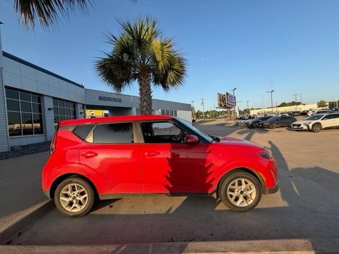 Used 2024 Kia Soul LX w/ Option Group 015 FWD image 19
