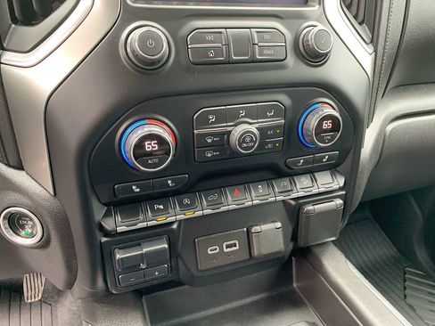 Certified 2021 Chevrolet Silverado 1500 LT Trail Boss w/ Convenience Package II AWD/4WD image 17