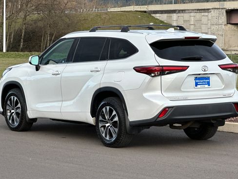 Used 2022 Toyota Highlander XLE image 5