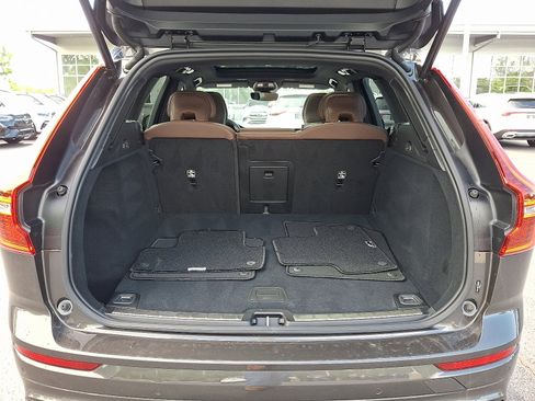 Used 2024 Volvo XC60 B5 Plus AWD/4WD image 27