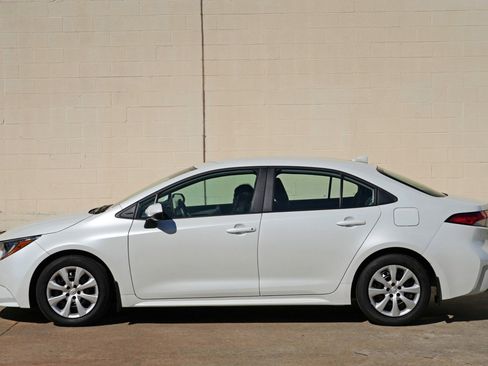 Used 2025 Toyota Corolla LE FWD image 45