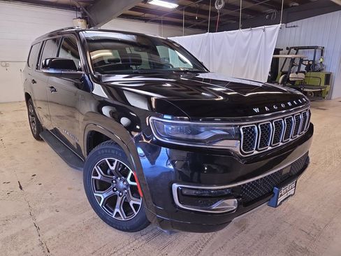 Used 2023 Jeep Wagoneer Series III w/ Preferred Equipment Group image 7