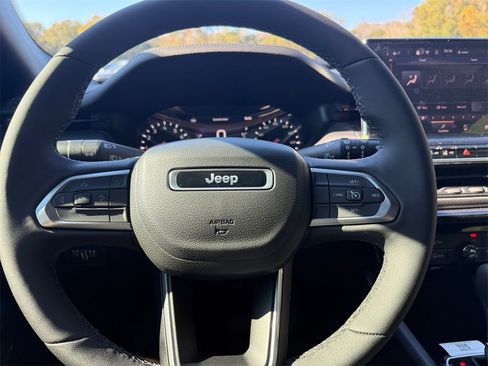 New 2026 Jeep Compass Latitude image 20