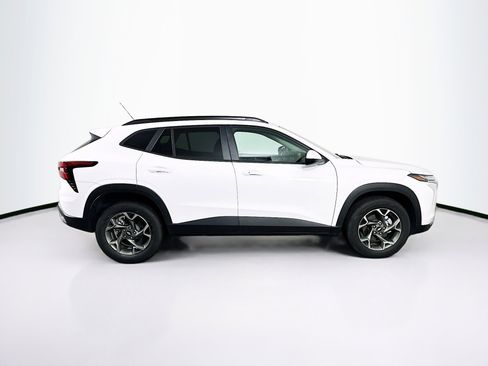 Used 2025 Chevrolet Trax LT w/ LT Convenience Package FWD image 10