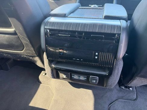 Certified 2024 Jeep Wagoneer L Series II w/ Flexible Seating Group AWD/4WD image 20