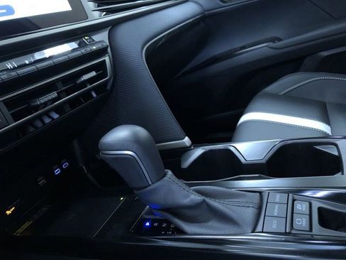 Certified 2025 Toyota Camry SE image 29