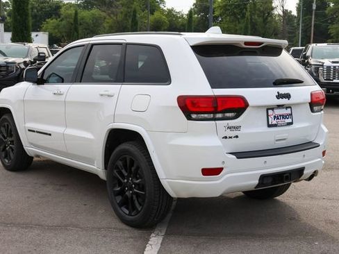 Used 2022 Jeep Grand Cherokee Laredo X AWD/4WD image 5
