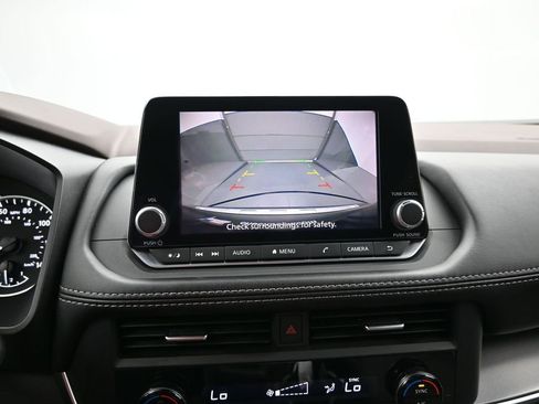 Used 2023 Nissan Rogue SV FWD image 16