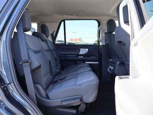 Certified 2025 Ford Expedition Active image 36