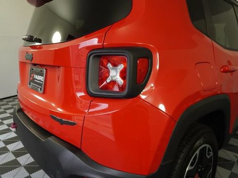 Used 2017 Jeep Renegade Trailhawk AWD/4WD image 13