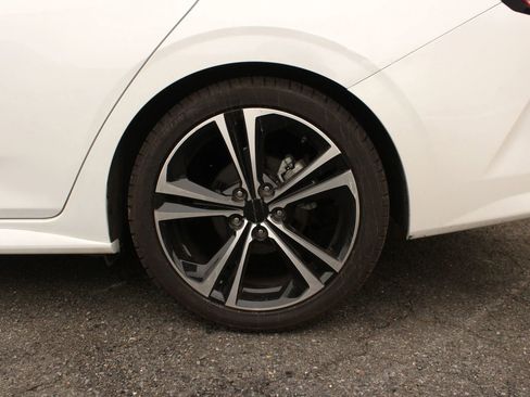 Used 2021 Nissan Sentra SR w/ SR Premium Package FWD image 9