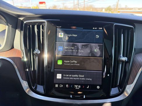 Used 2025 Volvo V60 B5 Cross Country Plus image 8