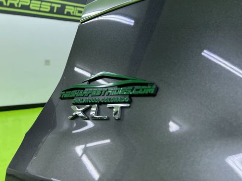 Used 2018 Ford Explorer XLT w/ Equipment Group 201A FWD image 12