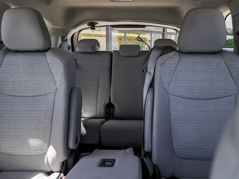 Used 2023 Toyota Sienna LE AWD/4WD image 22