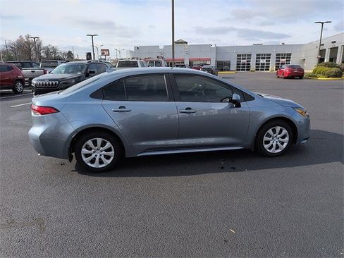 Used 2025 Toyota Corolla LE image 7