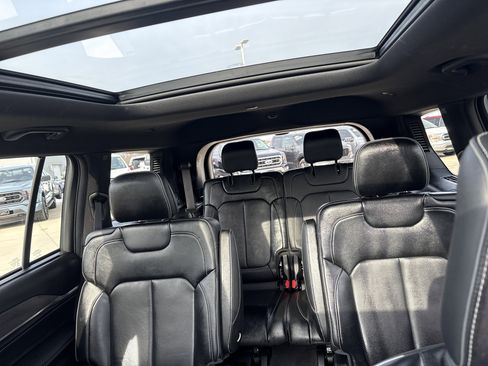 Used 2022 Jeep Grand Cherokee L Overland w/ Luxury Tech Group IV image 16