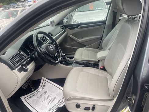 Used 2017 Volkswagen Passat 1.8T R-Line FWD image 8