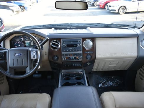 Used 2012 Ford F250 Lariat w/ Lariat Interior Pkg image 11