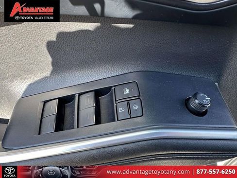 Used 2023 Toyota Highlander LE image 20