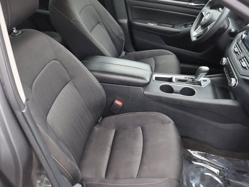 Used 2022 Nissan Altima 2.5 SV image 14