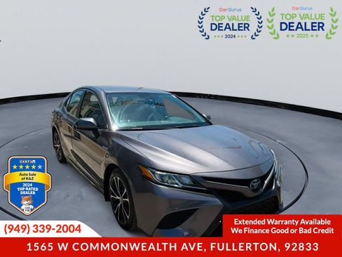 Used 2020 Toyota Camry SE FWD image 1