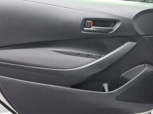 Used 2022 Toyota Corolla LE image 11