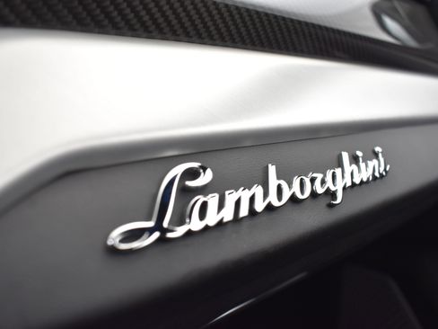 Used 2020 Lamborghini Urus image 15