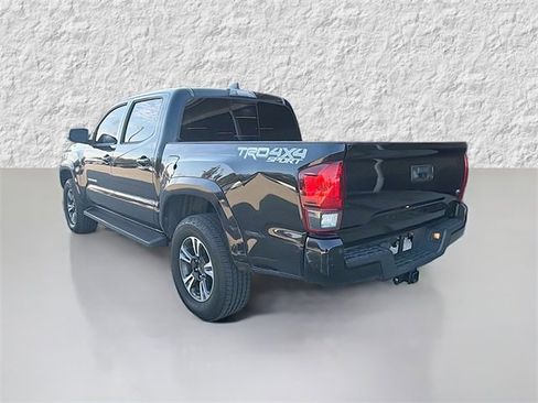 Used 2018 Toyota Tacoma TRD Sport image 5
