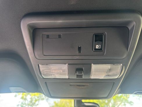 Used 2018 Nissan Titan SV w/ SV Convenience Package RWD image 19