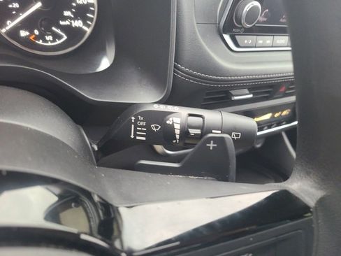 Used 2023 Nissan Rogue SV image 23