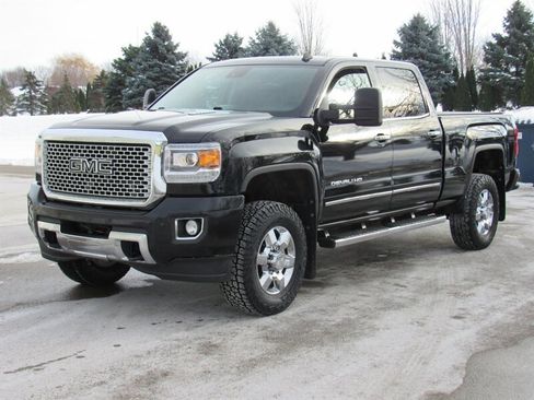 Used 2015 GMC Sierra 2500 Denali w/ Duramax Plus Package image 3