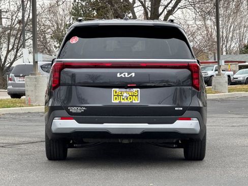New 2026 Kia Carnival EX FWD image 5