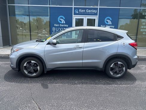 Used 2018 Honda HR-V EX image 2
