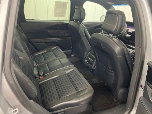 Used 2024 Lincoln Nautilus Reserve w/ Equipment Group 202A image 10