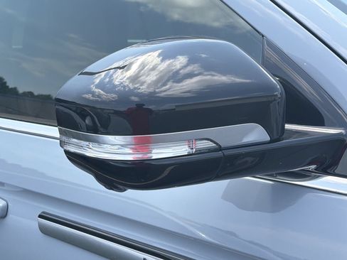 Used 2025 Lincoln Navigator L Reserve AWD/4WD image 8