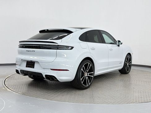 New 2026 Porsche Cayenne GTS AWD/4WD image 9