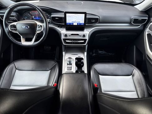 Used 2022 Ford Explorer XLT w/ Equipment Group 202A image 12