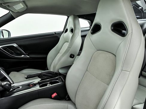 Used 2009 Nissan GT-R Premium AWD/4WD image 16