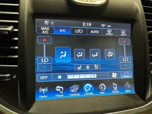 Used 2013 Chrysler 300 C w/ Light Group image 38