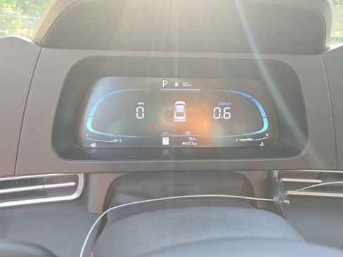 Used 2024 Hyundai Elantra SE FWD image 13