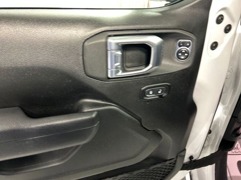 Used 2024 Jeep Gladiator Sport AWD/4WD image 14