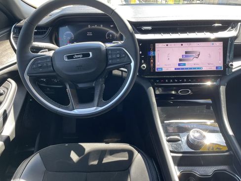Used 2026 Jeep Grand Cherokee Altitude AWD/4WD image 15