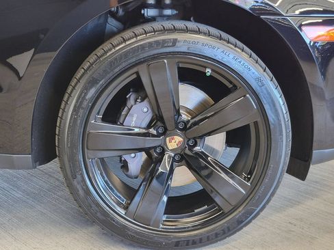 Certified 2023 Porsche Macan AWD/4WD image 6