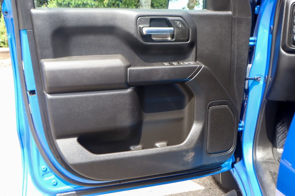 Used 2025 Chevrolet Silverado 1500 Custom w/ Turbomax Blackout Package AWD/4WD image 15