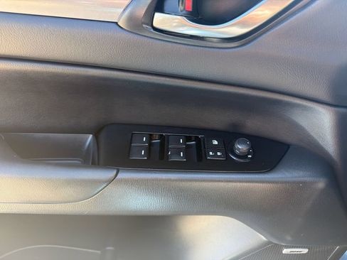 Used 2018 MAZDA CX-5 Touring w/ Preferred Equipment Package FWD image 22