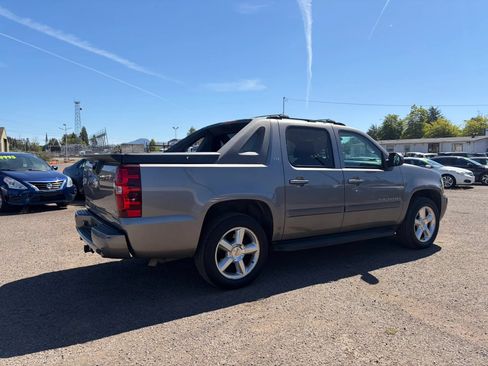Used 2007 Chevrolet Avalanche LTZ w/ LTZ Preferred Equipment Group AWD/4WD image 3