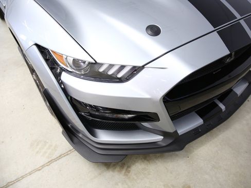 Used 2021 Ford Mustang Shelby GT500 w/ Carbon Fiber Track Pack RWD image 25