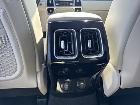 Used 2023 Kia Sorento SX image 17