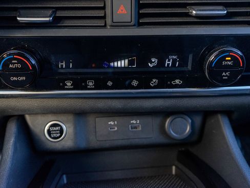 Used 2023 Nissan Rogue SV image 18